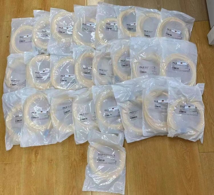 供应PNOZ m EF 8DI4DO (772142) Pilz 皮尔磁 安全传感器