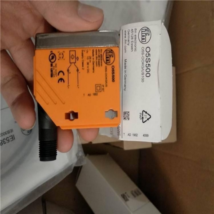 IFT240 全金属电感式接近开关 易福门IFM