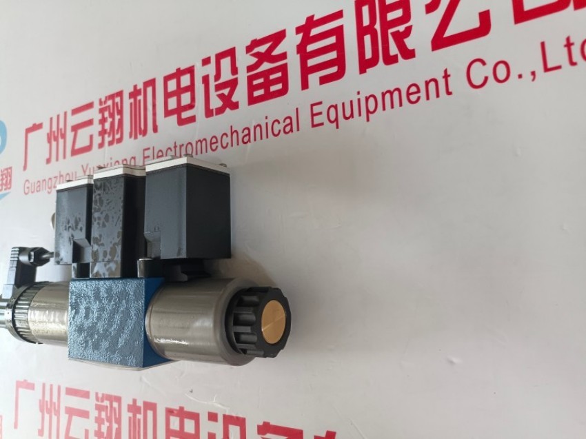 力士乐齿轮泵Rexroth 0510767022 AZPGGG-11-032/032/032RDC202020MB